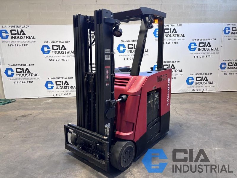 2018 - 3,500 LB. RAYMOND MODEL 425-C35TT STAND-UP ELECTRIC FORKLIFT