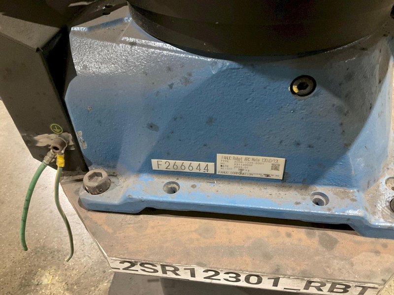 FANUC ARC MATE 120ID/12L ARC  W R30IB CONTROLLER + FRONIUS TPS 400I WELDER