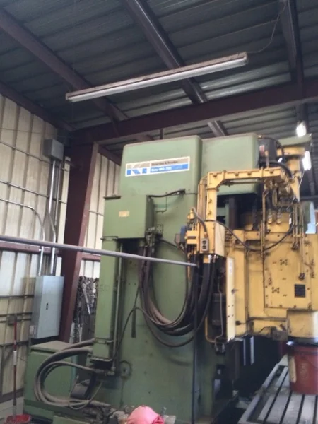 KEARNEY &amp; TRECKER DATA-MILL 700 | Machining Centers, Vertical