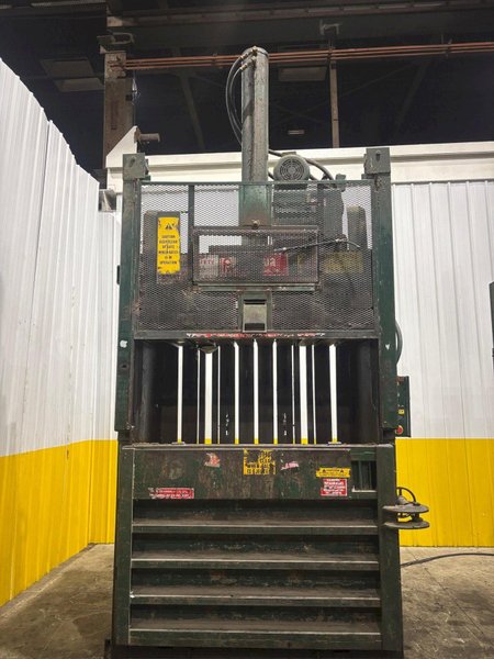 30&quot; x 60&quot; PIQUA MODEL #HD2200-3060 HYDRAULIC VERTICAL BALER: YOBRO #24418