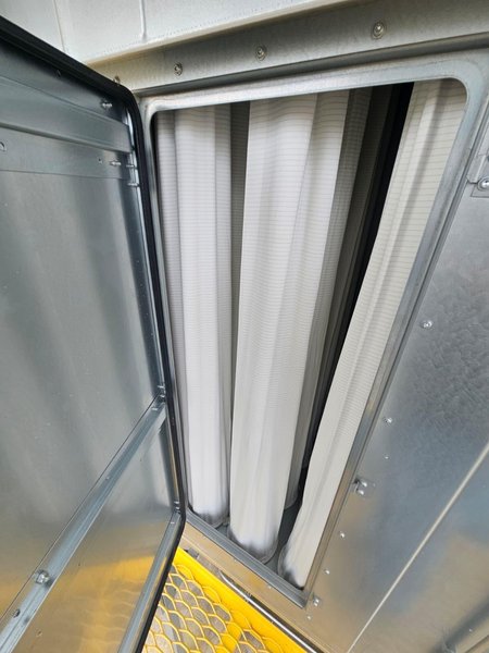 Nederman LBR-C SmartFilter Industrial Baghouse Dust Collector, 2023 – IIoT Controls, Reverse-Air Cleaning &amp; Chain Conveyor