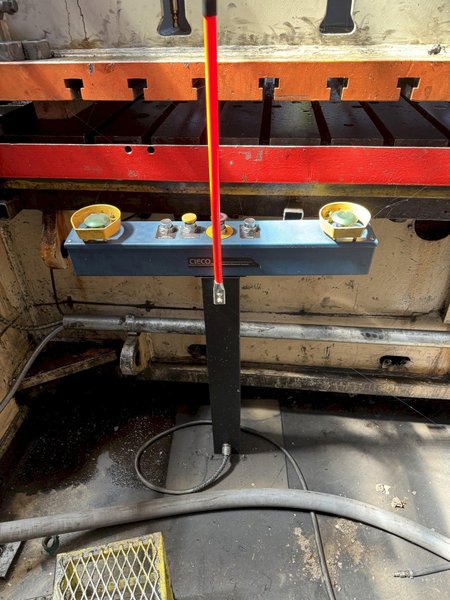 FULLY REFURBISHED 300 TON VERSON C2-300-72-42T PRESS RAM. STOCK # 0469724