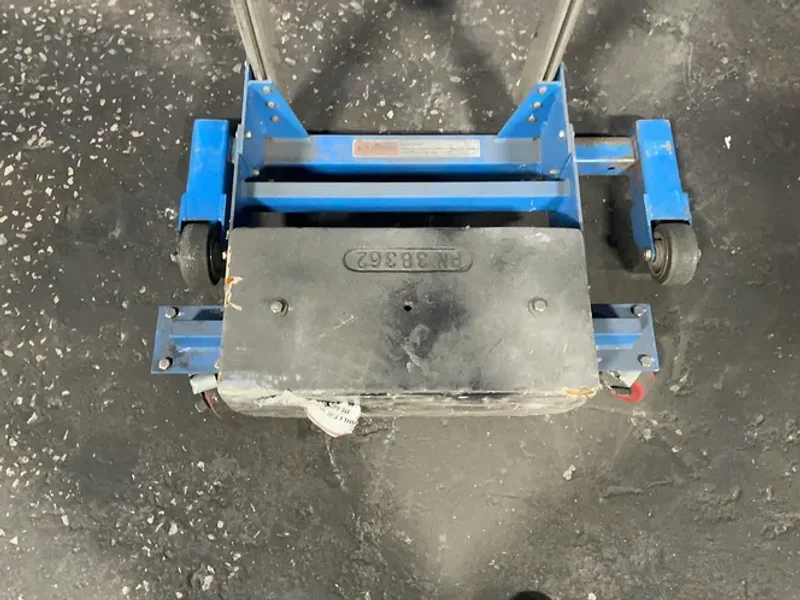 GENIE 500 LBS HAND CRANK LIFT  -  GL-4