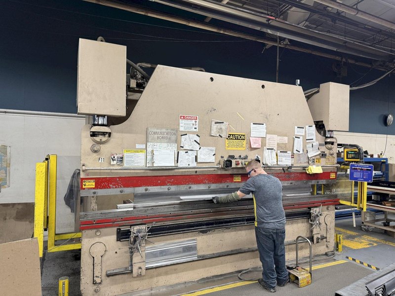 230 TON X 14&#039; PACIFIC MODEL #J230-14 HYDRAULIC PRESS BRAKE: STOCK #79499
