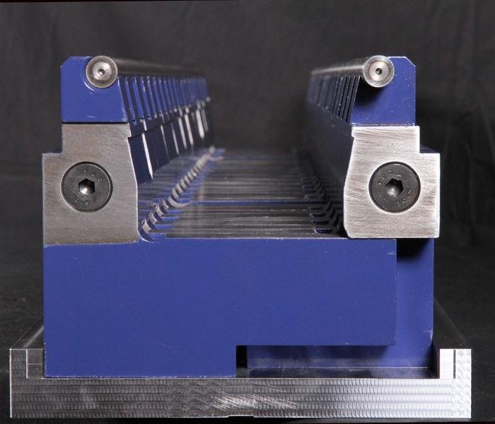 Variable - bending die for high strength steel