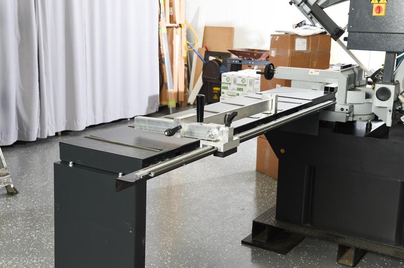 NEW 9.5"H x 11"W HYD-MECH MODEL DM-10 DOUBLE MITER BAND SAW