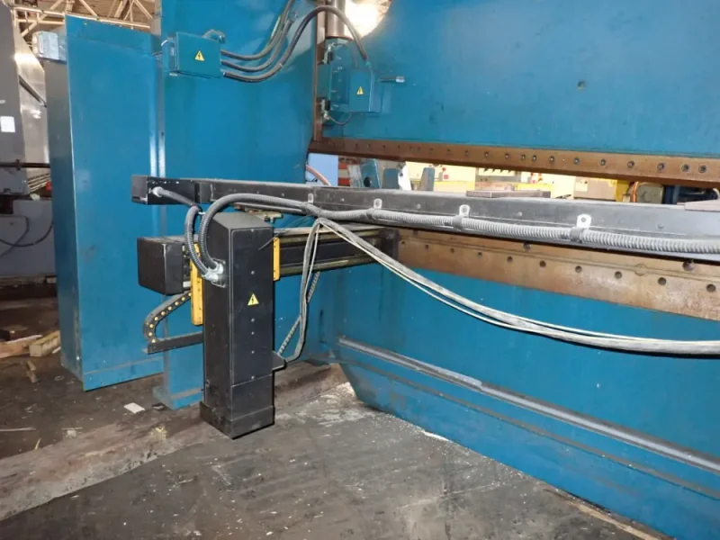 CINCINNATI 230 T PRESS BRAKE   -  230 AF X 12FT