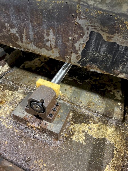 HAAS VF-10 VERTICAL MACHINING CENTER. STOCK # 0325526