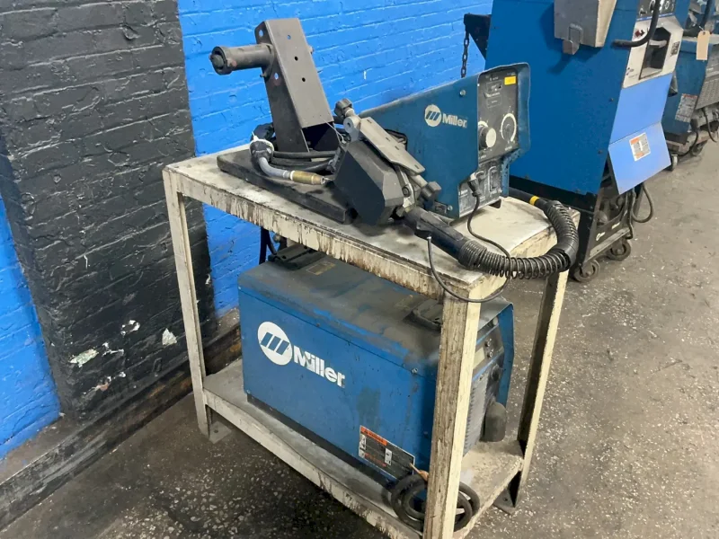 MILLER 450 A WELDER   -  INVISION 456MP