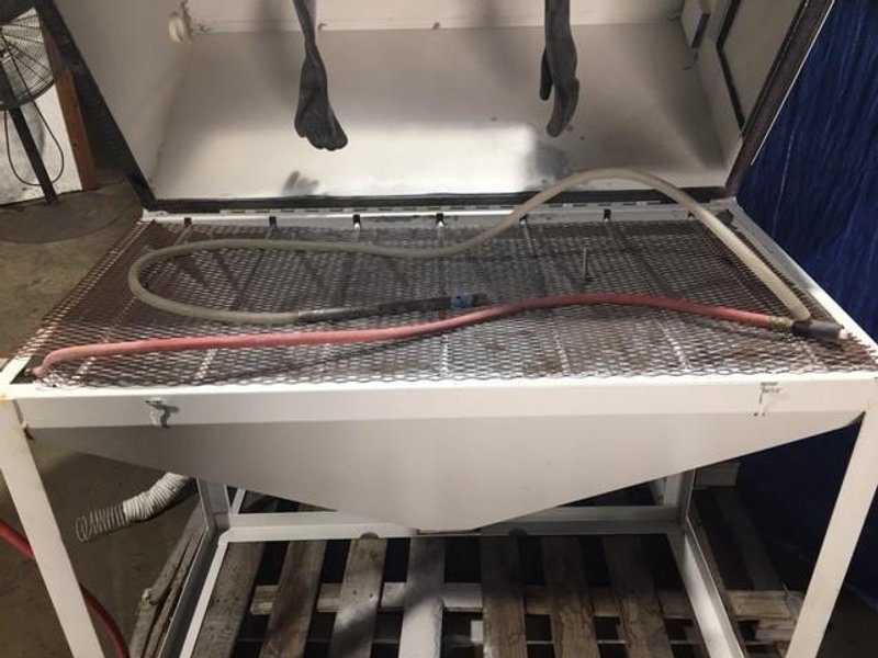 CYCLONE BLASTING CABINET STOCK #2774