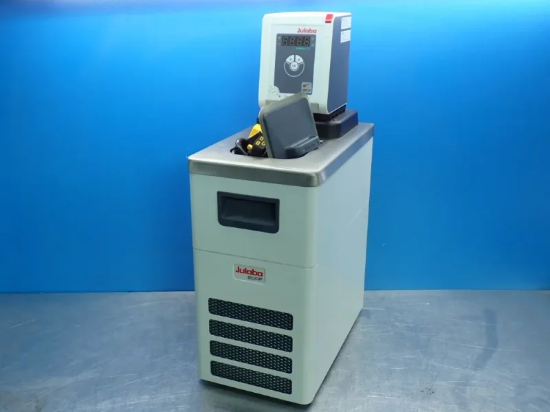 JULABO REFRIGERATED HEATING CIRCULATOR UNIT  -  200F