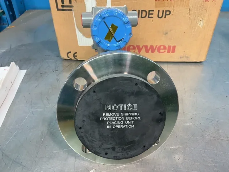 Honeywell Flange Mounted Liquid Level Transmitter - Stf828-e1hs4a-h1f-a-ad0-11s-a-00a6-00-0000
