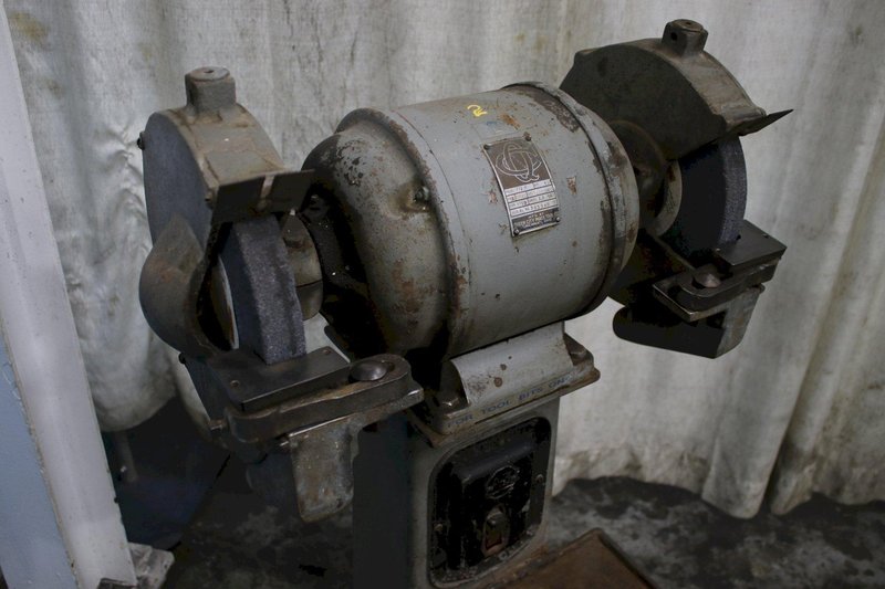 10&quot; QUEEN CITY DOUBLE END PEDESTAL GRINDER: STOCK #76234