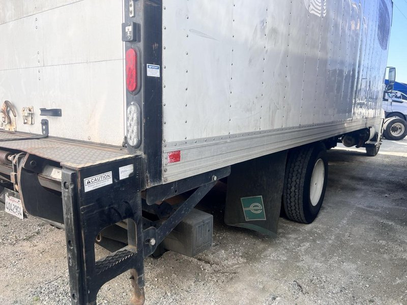 2020 Hino 268 Box Truck – 26′ Dry Van, Cummins B6.7 Diesel, Allison Automatic, Air Brake, Liftgate