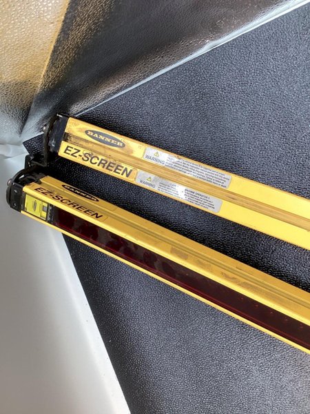BANNER SLSCE30-1200Q8 + SLSCR30-1200Q8 SAFETY LIGHT CURTAIN USED