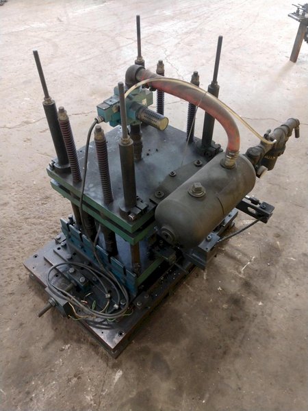 7 TON AIRAM ADJUSTABLE PNEUMATIC CUT OFF PRESS: STOCK #13702
