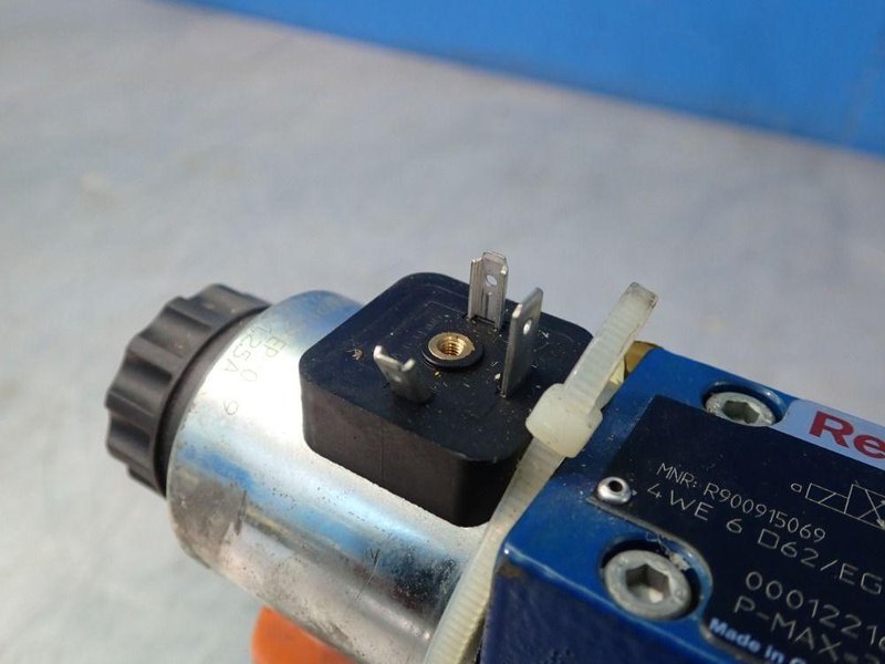 REXROTH HYDRAULIC DIRECTIONAL CONTROL VALVE   -  R901045541