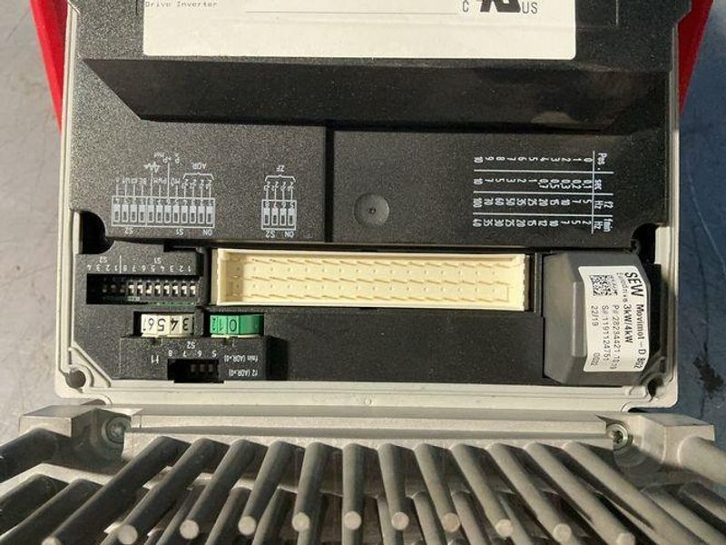 SEW EURODRIVE MOVIMOT FREQUENCY INVERTER   -  MM40D-503-00