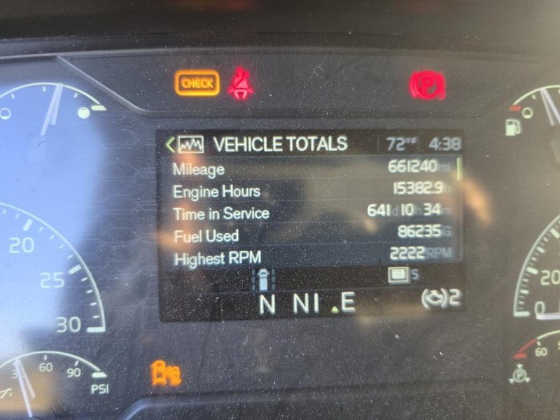 VOLVO VNL64T760 - Trucks