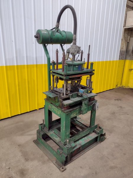 7 TON AIRAM PNEUMATIC CUTOFF PRESS: STOCK #19532