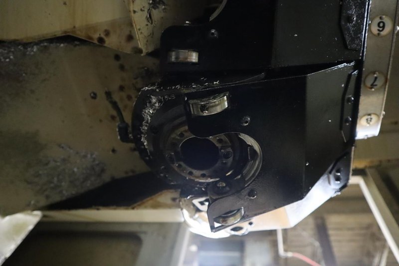 Daewoo Doosan 320/40 CNC Vertical Machining Center with 2 Station Pallet Changer, 12,000 RPM Spindle, 14 Station Rotary Turret, Chip Conveyor- Auction Item