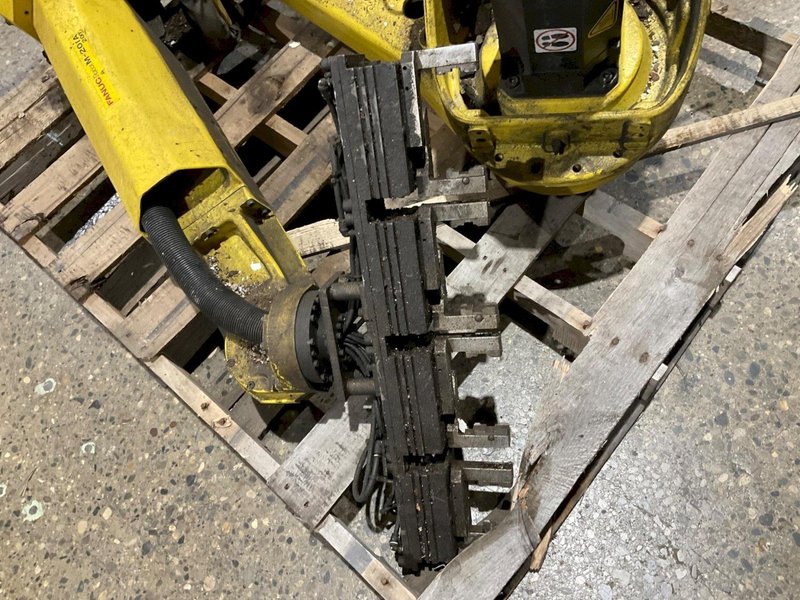 FANUC M-20IA/20T ROBOT +R-30IB CONTROLLER USED