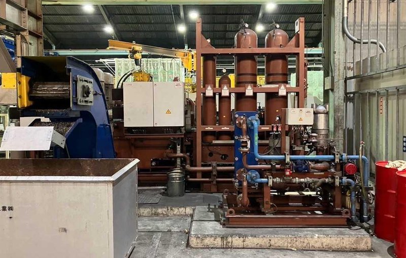Extrusion Press, SMS, 1450 Ton
