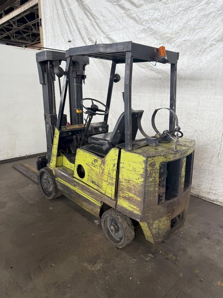 4,200 LB. CLARK GCS25MB FORKLIFT. STOCK # 0237925