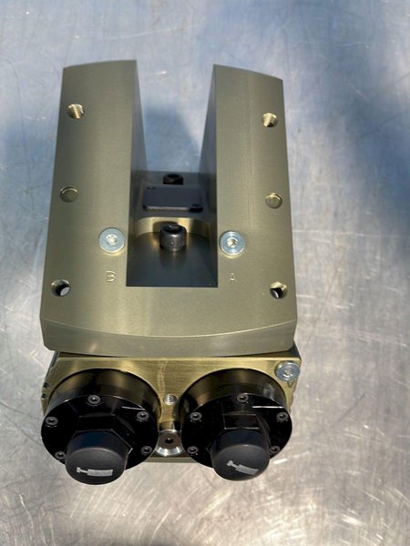SCHUNK PNEUMATIC UNIVERSAL SWIVEL HEAD  -  SRH+50-W-M8