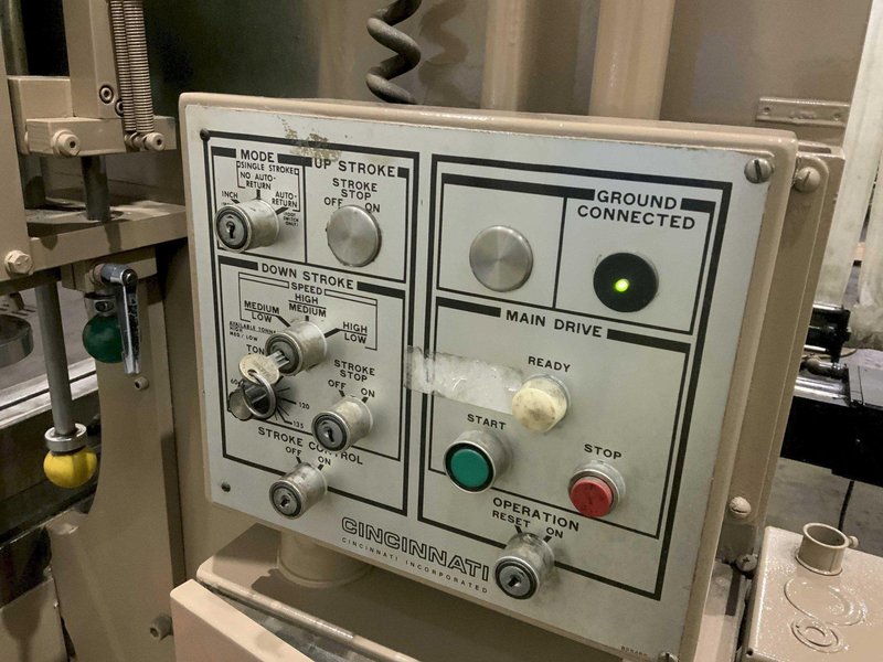 135-TON X 10' CINCINNATI HYDRAULIC PRESS BRAKE STROKE: STOCK #80580