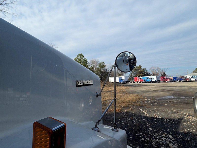 Kenworth T800 AeroCab Legacy Sleeper Truck, 2013 – Paccar Engine, Eaton Fuller Transmission