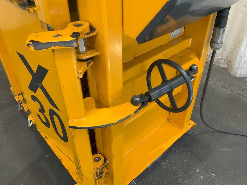 BRAMIDAN MODEL X30 VERTICAL BALER: STOCK #81209