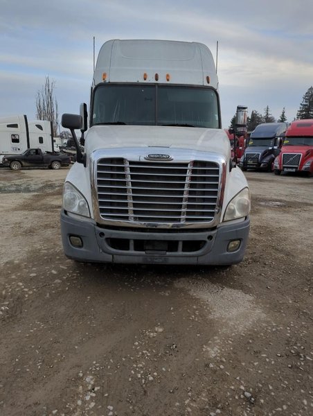 2013 Freightliner Cascadia 1FUJGLDR2DSBR0061
