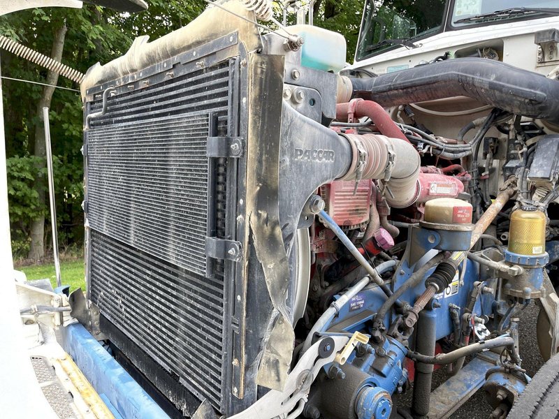 2010 Peterbilt 367 Flat Top w/36” Sleeper