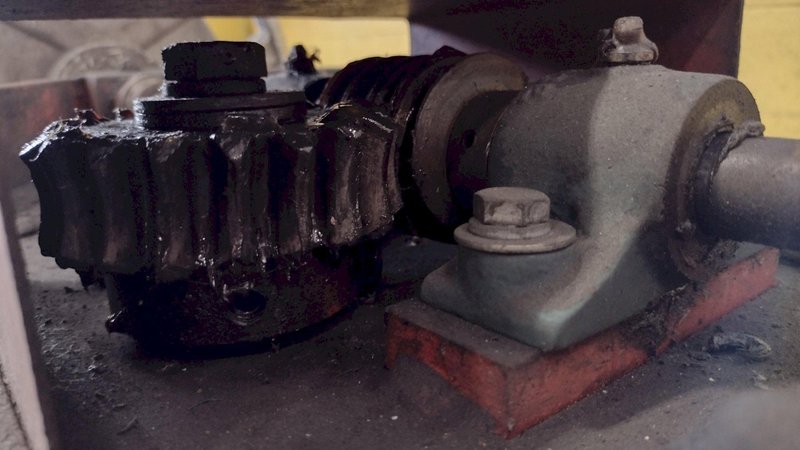 10 TON X 84" X 31" TO 80" BUSHMAN TELESCOPING SHEET LIFTER