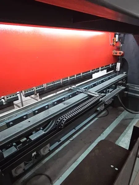 AMADA 243 TON HRB 2204 PRESS BRAKE  -  HRB2204