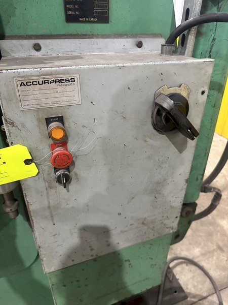 130 TON x 12&#039; ACCURRESS MODEL #713012 HYDRAULIC PRESS BRAKE: STOCK #23701