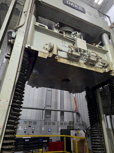 300 TON DAKE HYDRAULIC FLIP OUT PLATEN SPOTTING PRESS. STOCK # 0879326