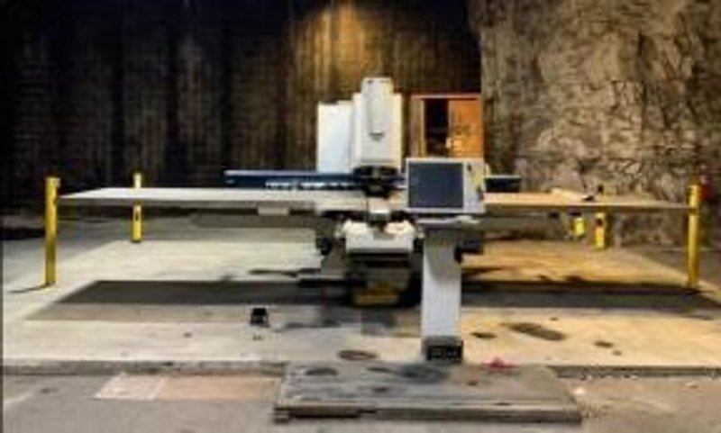 20 Ton Trumpf TruPunch 3000 CNC Turret Punch, 2011 – Parts &amp; Tooling Pictured Included