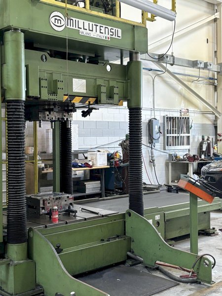 100 Ton Millutensil Model 143 Hydraulic Spotting Press