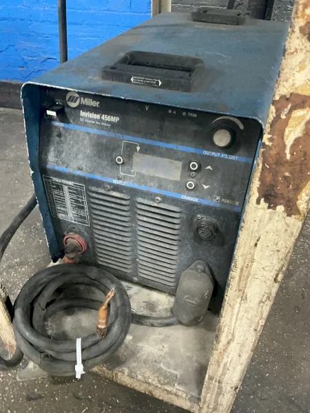 MILLER 450 A WELDER   -  INVISION 456MP