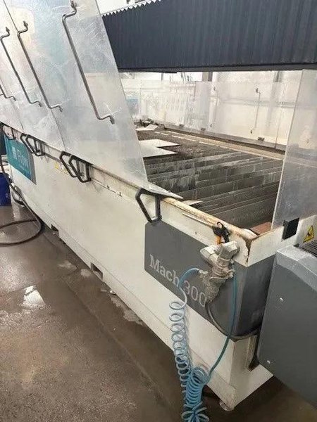 6.5′ x 10′ Flow Mach 3 3015 Waterjet, 2018 – 94,000 PSI, Low Hours, Well Maintained, Custom Guards, NEEDS TO MOVE