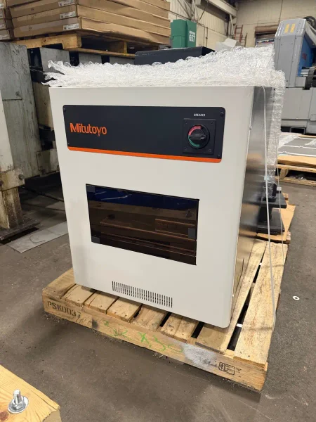 USED MITUTOYO CRYSTA-APEX V122010 CMM / SCANNER