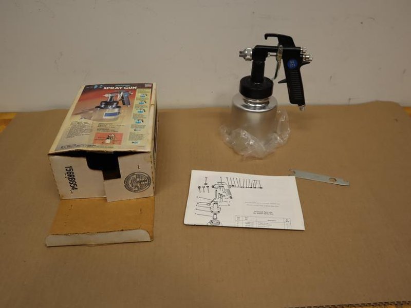 W.R. Brown Inc. SG331 Speedy Pneumatic Heavy Duty 3 Way Spray Gun, ***NEW IN BOX***- Auction Item