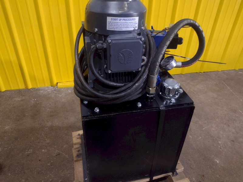 1.25&quot; C &amp; U CHANNEL 12 STAND X 8&quot; ROLLFORMER WITH HYDRAULIC CUTOFF: STOCK #18943