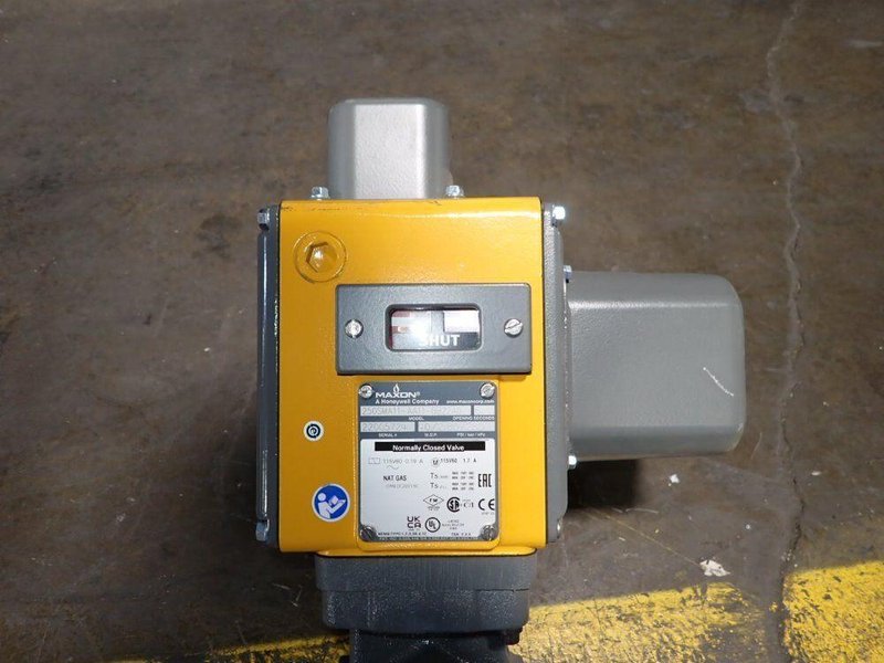 MAXON THREADED GAS SAFETY SHUTOFF VALVE  -  250SMA11-AA11-BB22A0