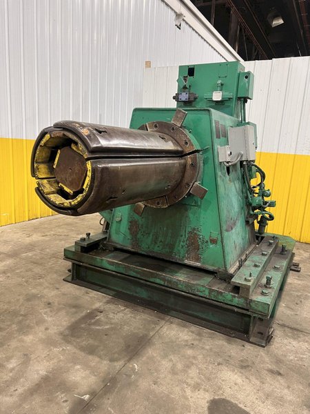 15,000 LB X 36” SECO POWERED UNCOILER COIL REEL, ON TRAVERSING BASE: STOCK #22957