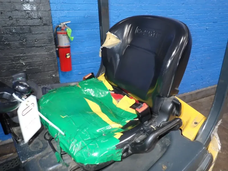 KOMATSU 2600 POUNDS ELECTRIC FORKLIFT  -  FB18MU-12