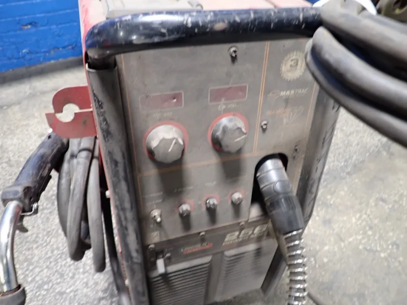 LINCOLN ELECTRIC 250 A WELDER  -  POWER MIG 256