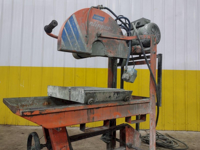 7.5 HP X 20" NORTON CLIPPER BLOCKBUSTER WET BRICK AND BLOCK SAW: YOBRO #25033